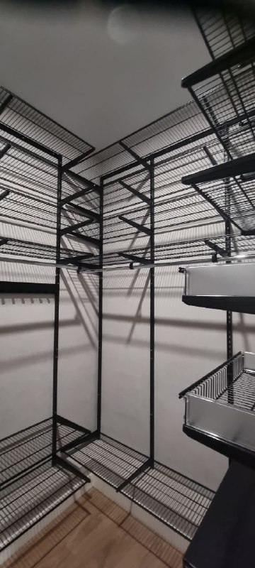 Чёрная П-образная гардеробная с выдвижными корзинами, ~1,8×2 м, фото 2