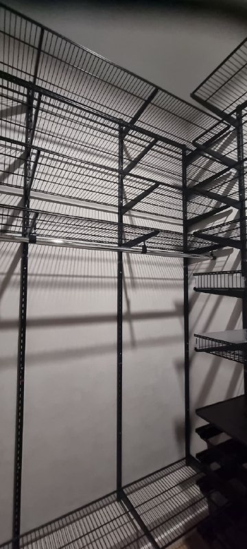 Чёрная П-образная гардеробная с выдвижными корзинами, ~1,8×2 м, фото 3