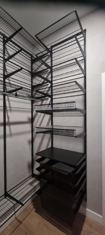 Чёрная П-образная гардеробная с выдвижными корзинами, ~1,8×2 м, фото 4