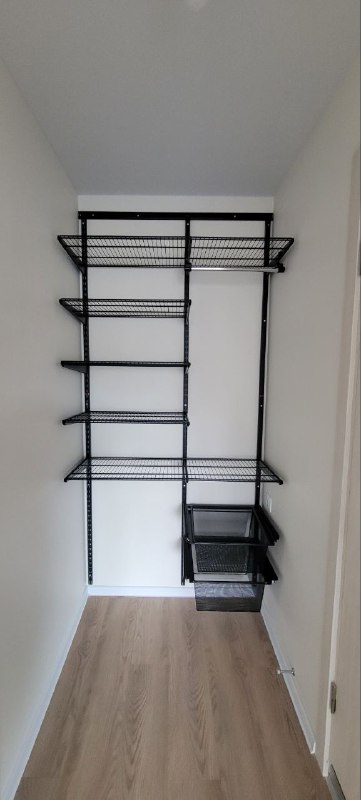 Чёрная П-образная гардеробная с выдвижными корзинами, ~1,8×2 м, фото 4