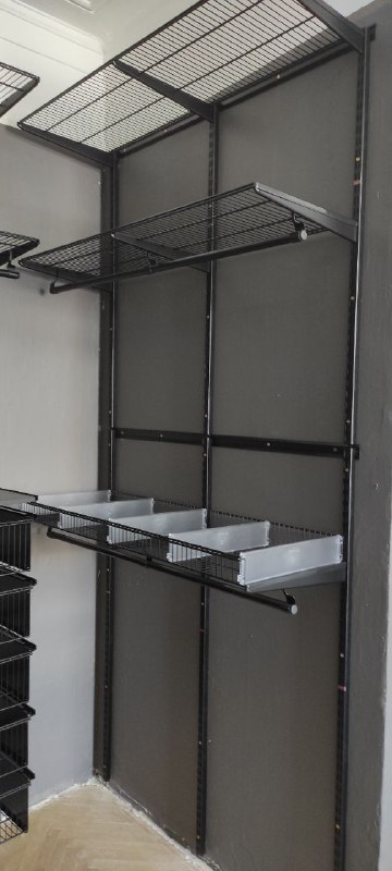 Чёрная П-образная гардеробная с выдвижными корзинами, ~2,4×1,8 м, фото 3