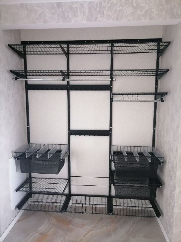 Чёрная прямая гардеробная с брючницей, ~2,1×1,2 м, фото 1