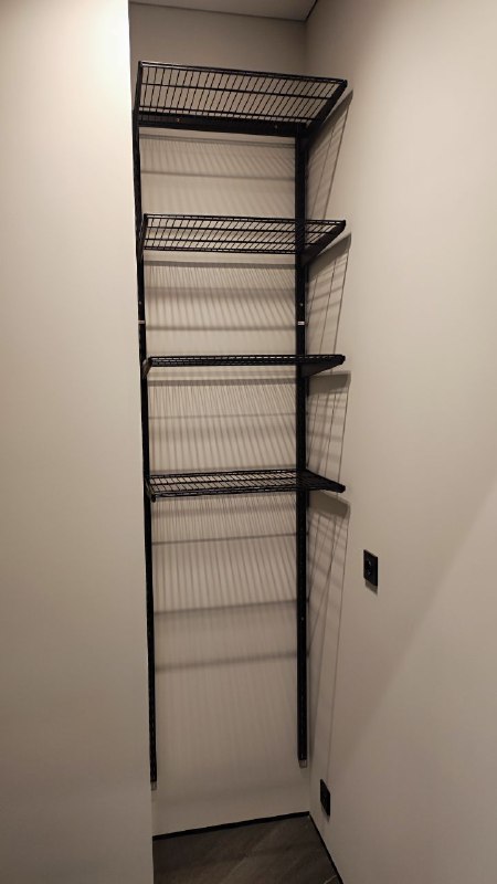 Чёрная угловая гардеробная, ~1,8×1,2 м, фото 1