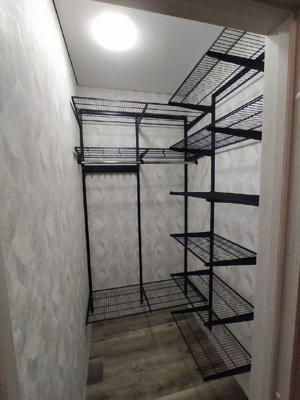 Чёрная угловая гардеробная, ~1,8×2 м, фото 1