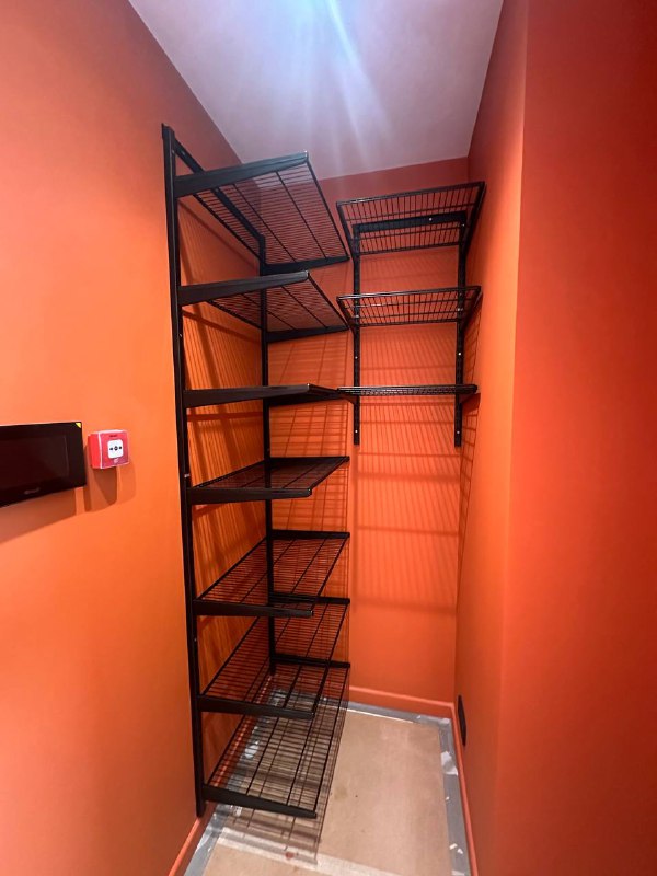 Чёрная угловая гардеробная, ~1,2×2 м, фото 1