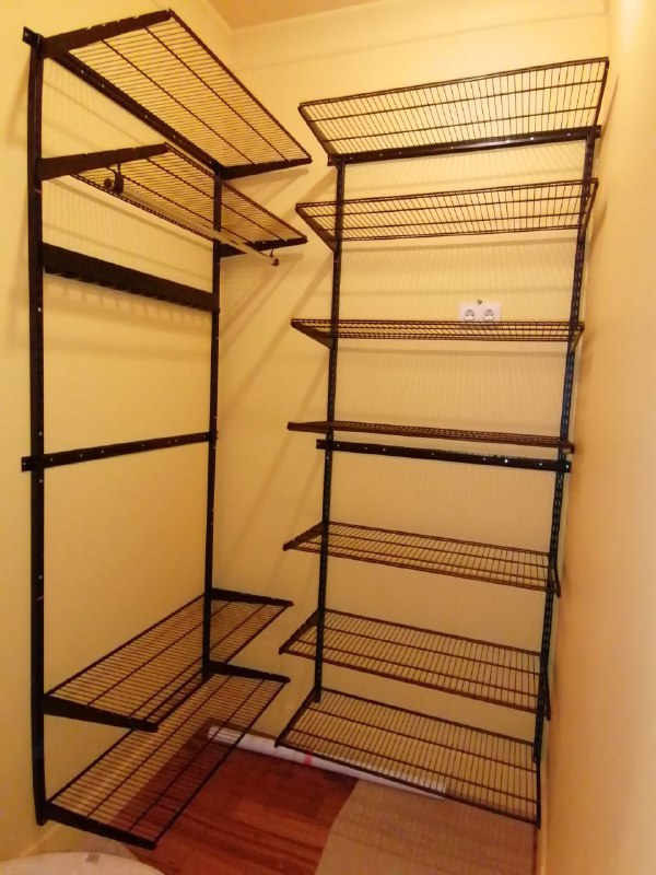 Чёрная угловая гардеробная, ~1×1,4 м, фото 1