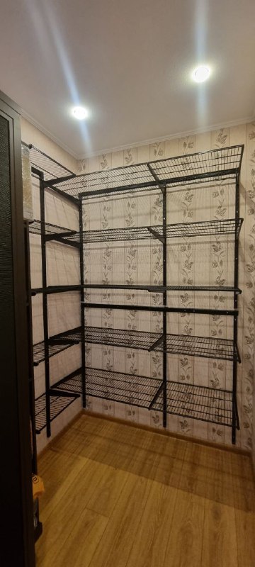 Чёрная угловая гардеробная, ~1,8×1,5 м, фото 1