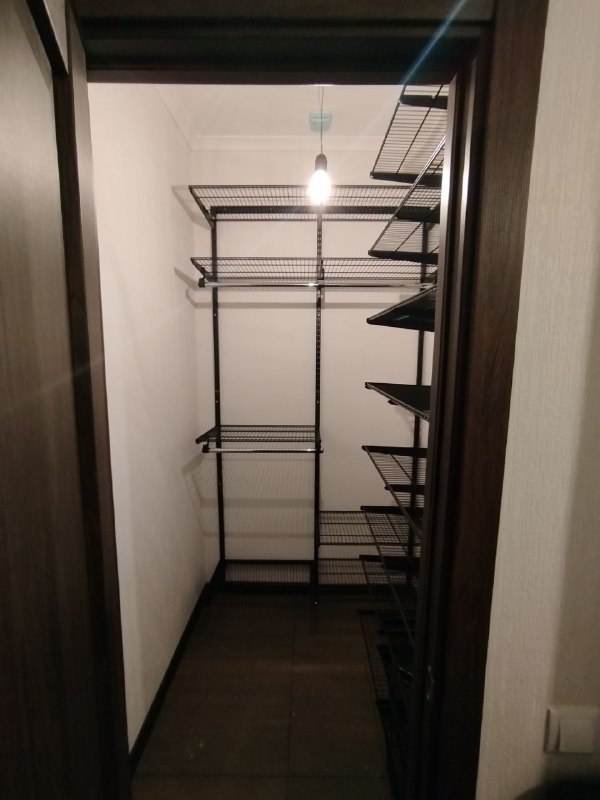Чёрная угловая гардеробная, ~1,3×2,1 м, фото 1