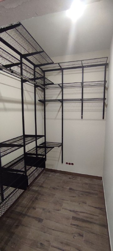 Чёрная угловая гардеробная, ~1,8×2,1 м, фото 1