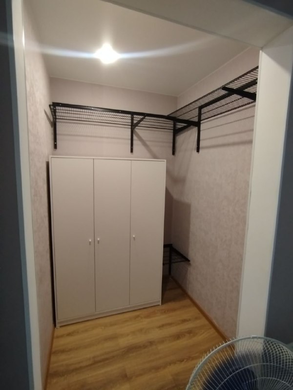 Чёрная угловая гардеробная, ~1,8×2,5 м, фото 1