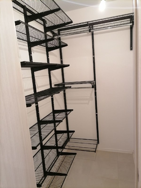 Чёрная угловая гардеробная, ~1,3×1,8 м, фото 1
