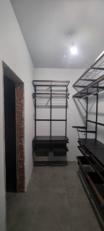 Чёрная угловая гардеробная с брючницей, фото 1
