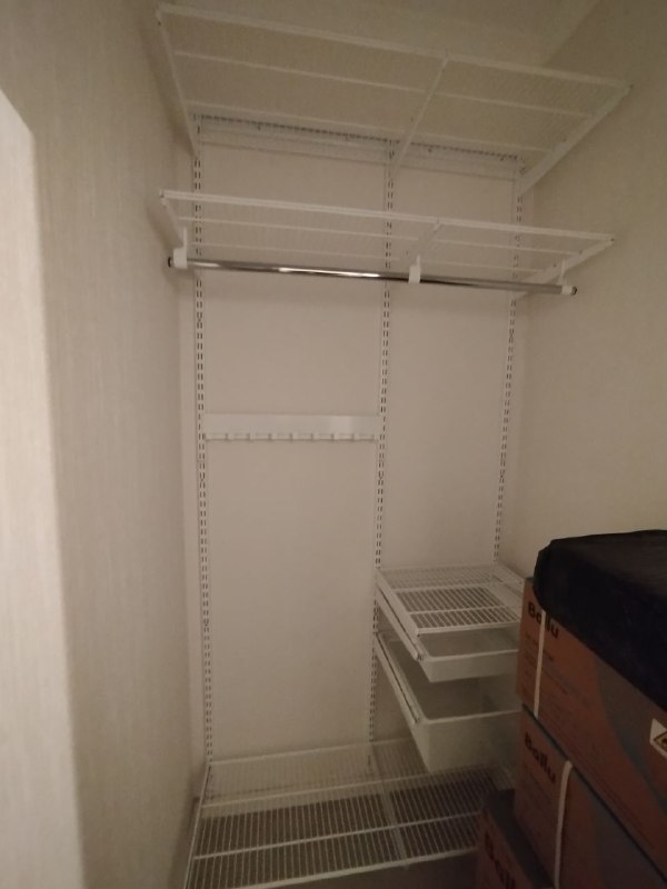 Чёрная угловая гардеробная с брючницей, ~2,4×1,8 м, фото 2