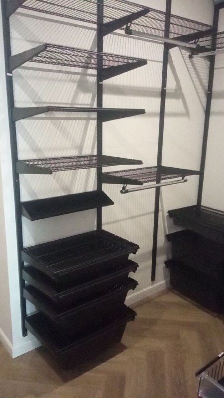 Чёрная угловая гардеробная с брючницей, ~2×2,2 м, фото 2
