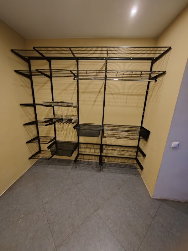 Чёрная угловая гардеробная с брючницей, фото 1
