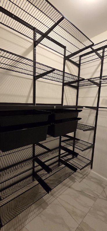 Чёрная угловая гардеробная с полками для обуви, ~1,2×2 м, фото 2