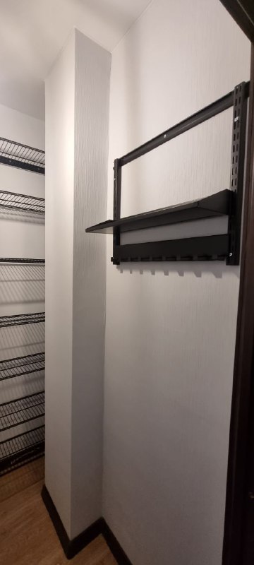 Чёрная угловая гардеробная с полками для обуви, ~1,5×2 м, фото 3