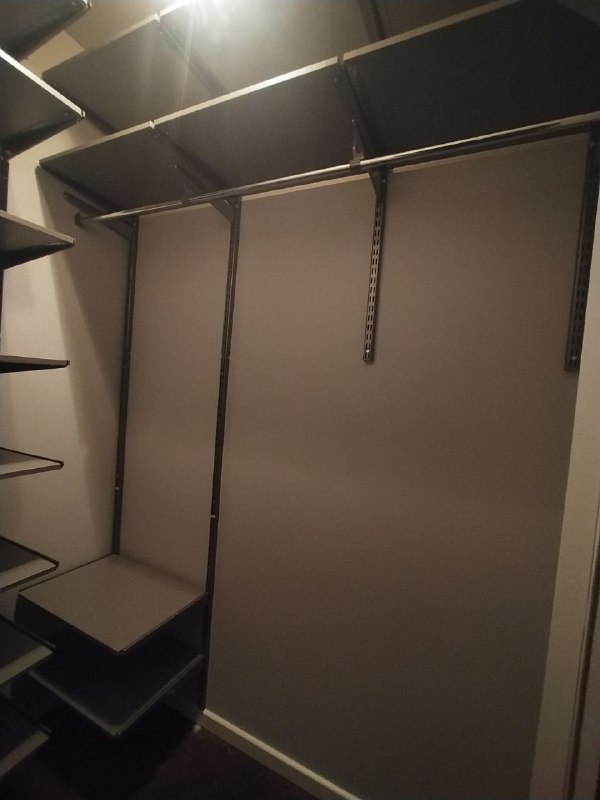 Чёрная угловая гардеробная с выдвижными корзинами, ~1,1×2 м, фото 2