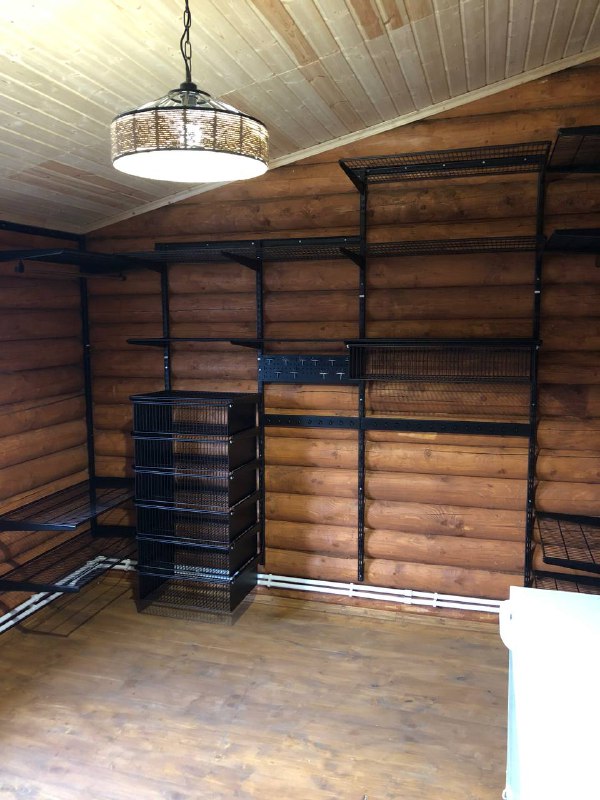 Чёрная угловая гардеробная с выдвижными корзинами, ~3×2,4 м, фото 1