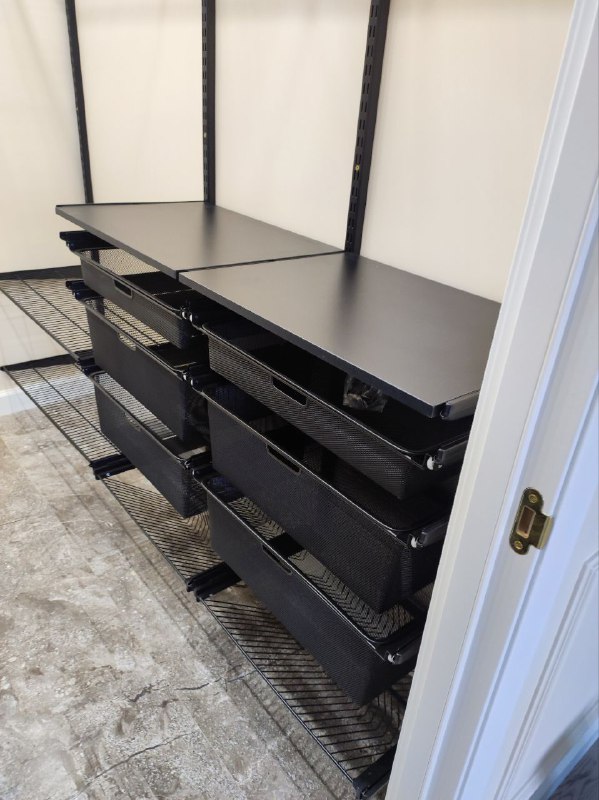 Чёрная угловая гардеробная с выдвижными корзинами, ~1,8×1,2 м, фото 6