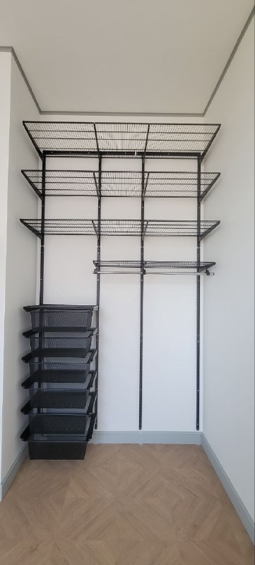 Чёрная угловая гардеробная с выдвижными корзинами, ~1,9×2,5 м, фото 3