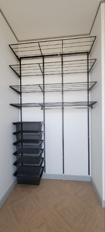 Чёрная угловая гардеробная с выдвижными корзинами, ~1,9×2,5 м, фото 4