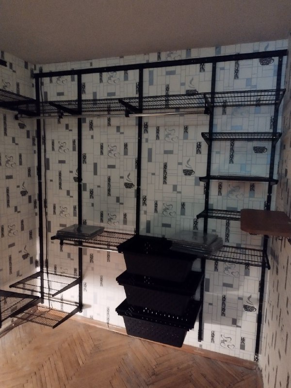 Чёрная угловая гардеробная с выдвижными корзинами, ~3×2 м, фото 2