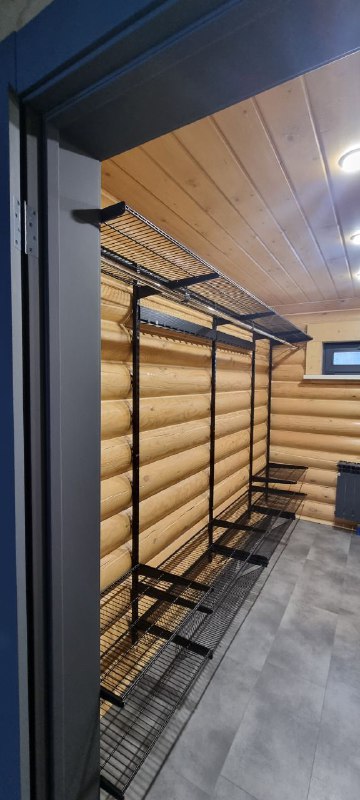 Чёрная угловая гардеробная с выдвижными корзинами, ~3×2 м, фото 1