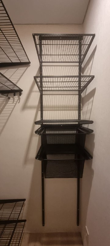 Чёрная угловая гардеробная с выдвижными корзинами, ~1,5×1,4 м, фото 2