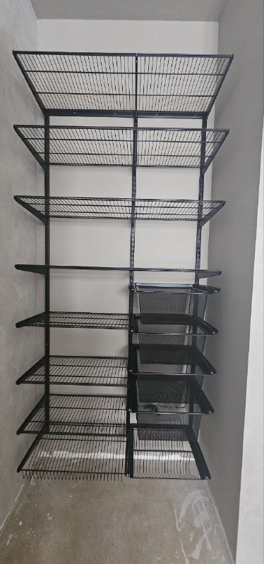 Чёрная угловая гардеробная с выдвижными корзинами, ~2,4×1,8 м, фото 3