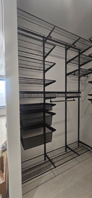 Чёрная угловая гардеробная с выдвижными корзинами, ~1,2×1,8 м, фото 2