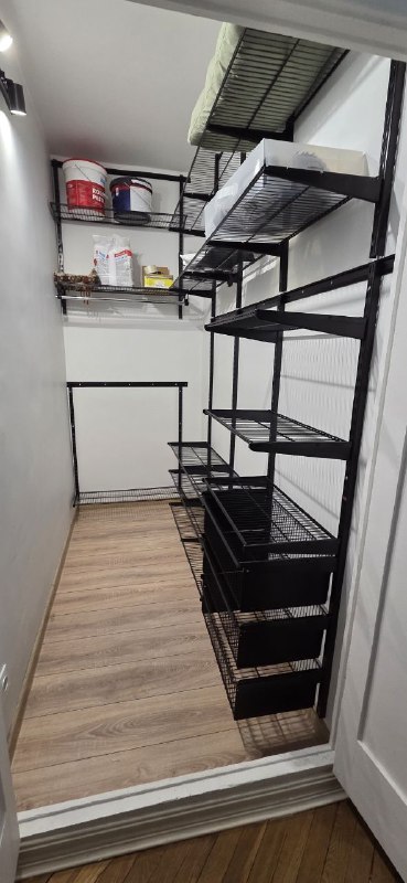 Чёрная угловая гардеробная с выдвижными корзинами, ~1,2×2,1 м, фото 1