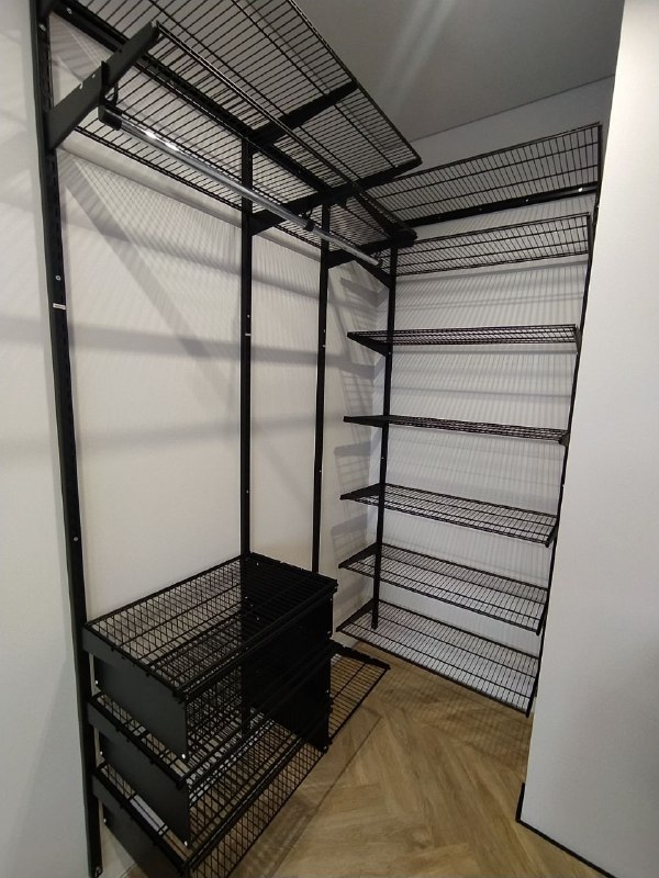 Чёрная угловая гардеробная с выдвижными корзинами, ~1,2×1,8 м, фото 2
