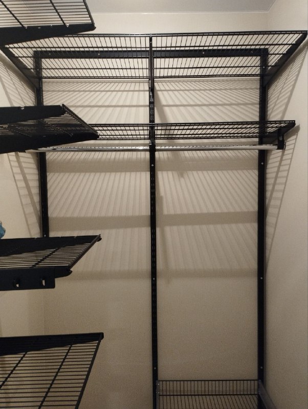 Чёрная угловая гардеробная с выдвижными корзинами, ~1,8×1,2 м, фото 4