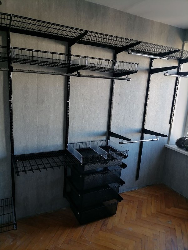 Чёрная угловая гардеробная с выдвижными корзинами, ~2×2,1 м, фото 2
