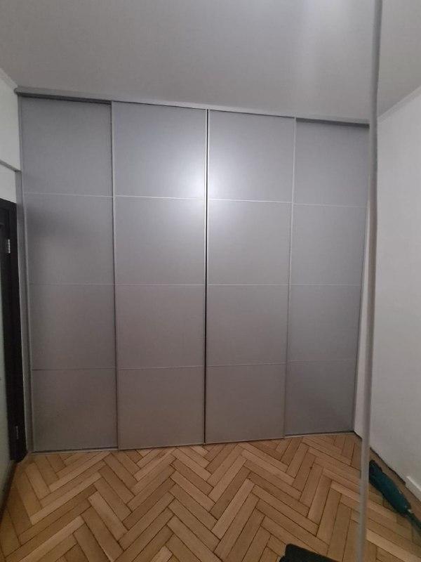 Двери-купе из ЛДСП в спальню с делителями, серебристый профиль, фото 2