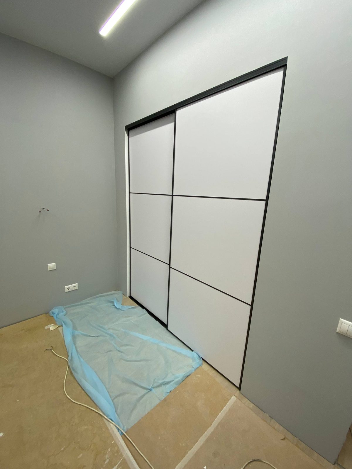 Двери-купе из ЛДСП с делителями в спальню, проём около 1,8 м — 30 277 ₽