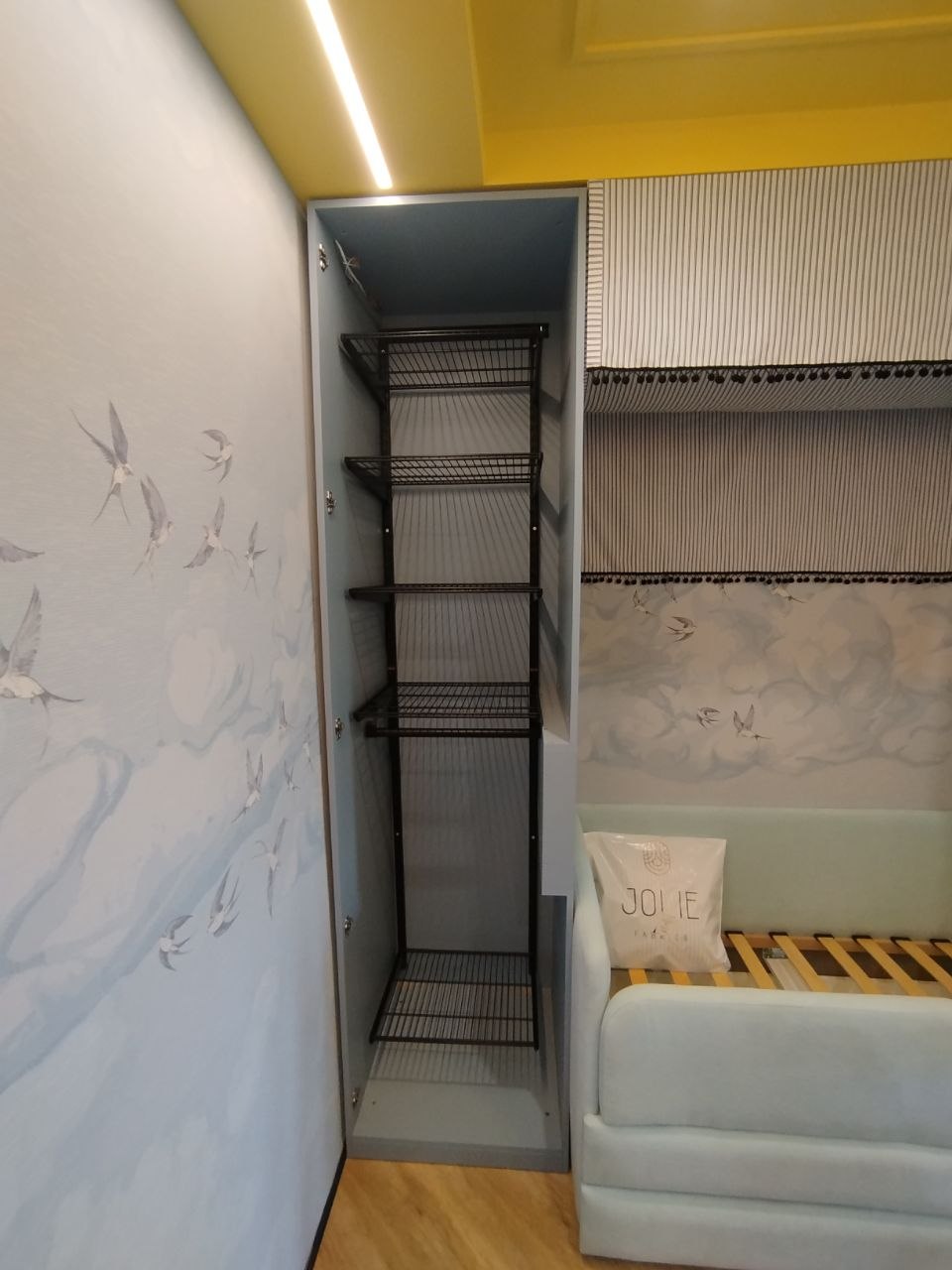 Гардеробные системы в нишах у кровати в спальне — 44 999 ₽