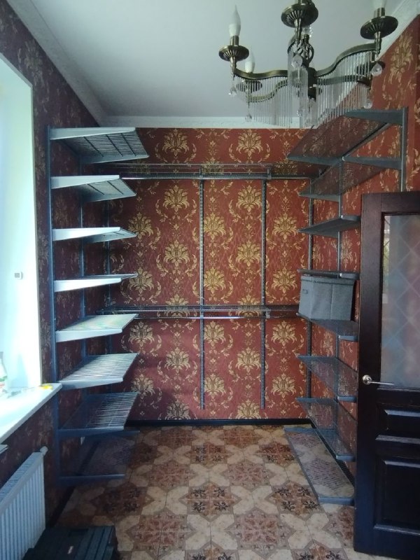 Серая П-образная гардеробная, ~2,1×2,8 м, фото 3