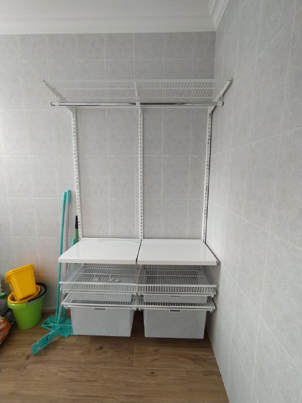 Серая П-образная постирочная с выдвижными корзинами, ~2,4×2,2 м, фото 2