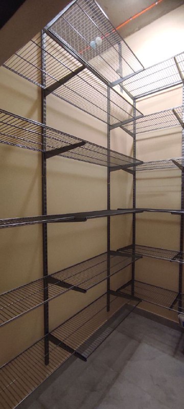Серая угловая гардеробная, ~1,5×2,1 м, фото 2