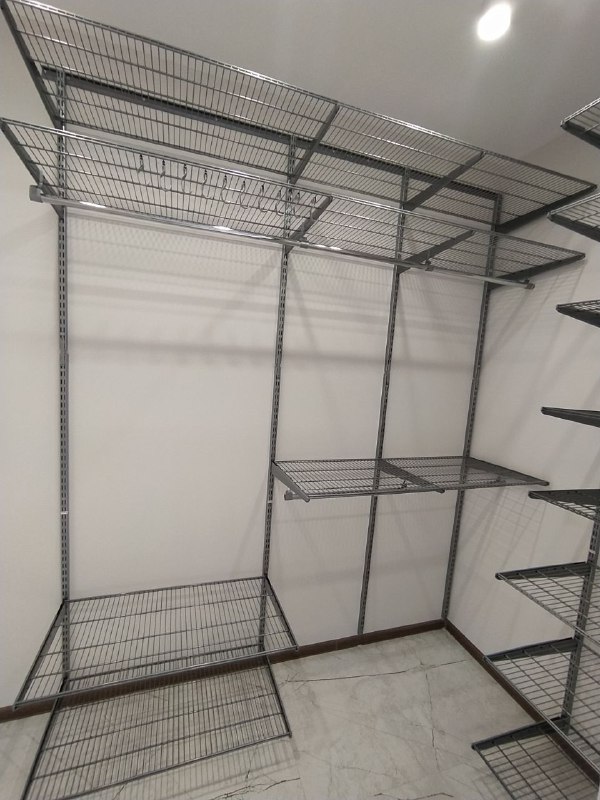 Серая угловая гардеробная, ~2,7×1,8 м, фото 2