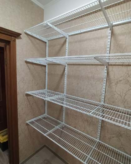 Белая двухсторонняя гардеробная, ~1,4×1,9 м, фото 1
