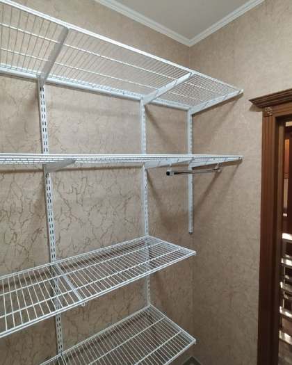 Белая двухсторонняя гардеробная, ~1,4×1,9 м, фото 2