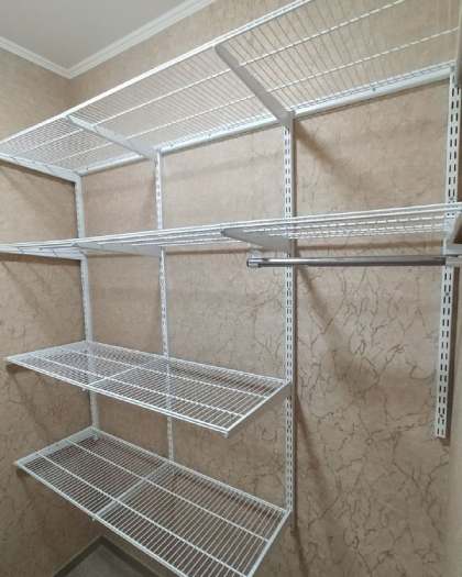 Белая двухсторонняя гардеробная, ~1,4×1,9 м, фото 4