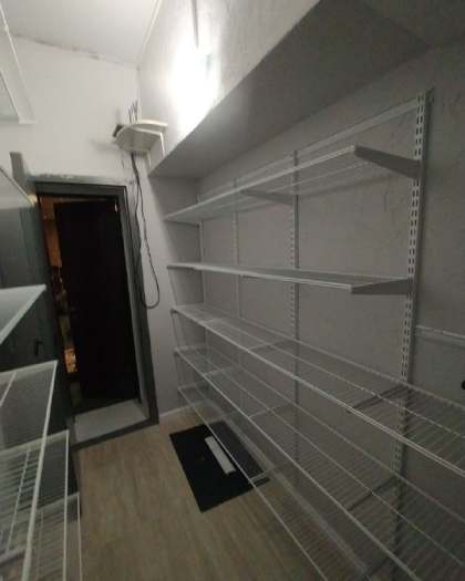 Белая двухсторонняя гардеробная, фото 4