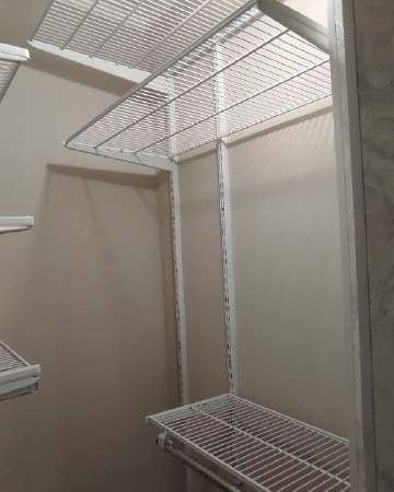Белая двухсторонняя гардеробная, ~1,8×2 м, фото 2