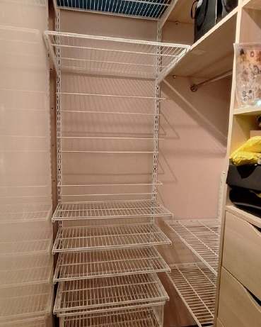 Белая двухсторонняя гардеробная, ~1×1,6 м, фото 1