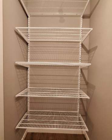 Белая двухсторонняя гардеробная, ~1,1×1,7 м, фото 2