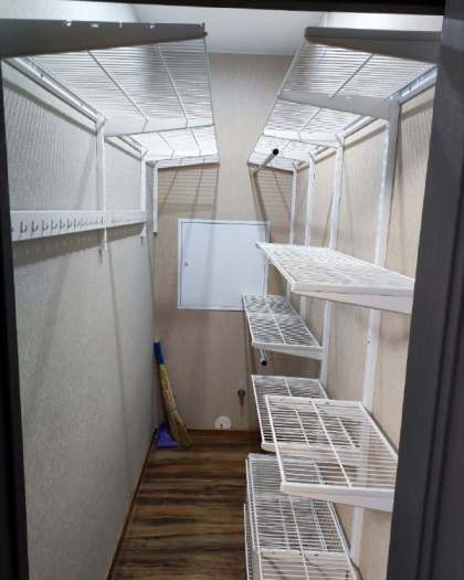 Белая двухсторонняя гардеробная, ~1,1×2,2 м, фото 2